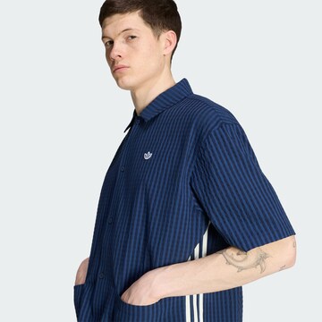 ADIDAS ORIGINALS - Ajuste confortable Camisa 'Resort' en azul