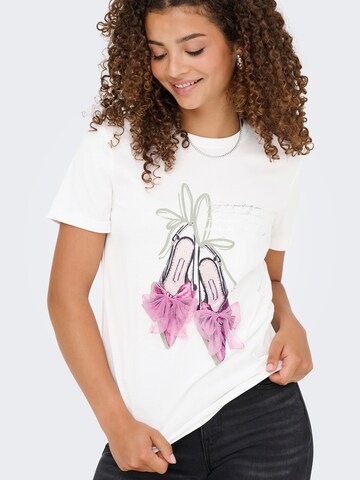 Tricou de la ONLY pe alb