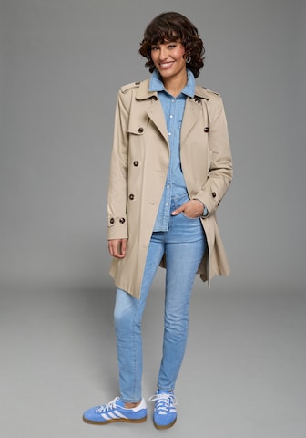 LAURA SCOTT Between-Seasons Coat in Beige