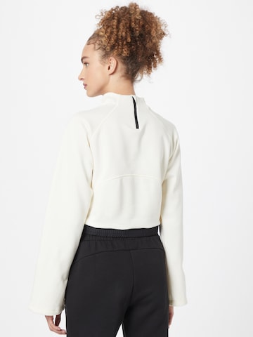 PUMASportski pulover 'First Mile' - bijela boja