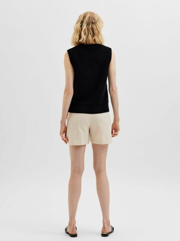 Selected Femme Petite Regular Shorts 'Cecilie' in Beige