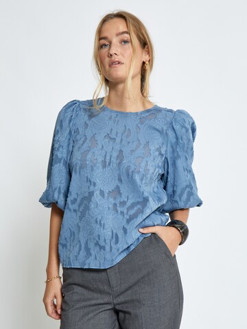 Peppercorn Bluse 'Gyda' in Blau: Vorderseite