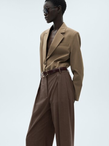Loosefit Pantalon à plis 'Kelly' MANGO en marron