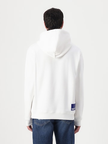 KARL LAGERFELD JEANS - Sudadera 'OUT OF BLUE' en blanco: atrás