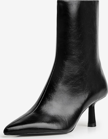 BershkaČizmice - crna boja: prednji dio