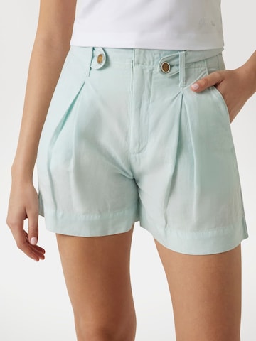 GUESS Loosefit Shorts in Blau