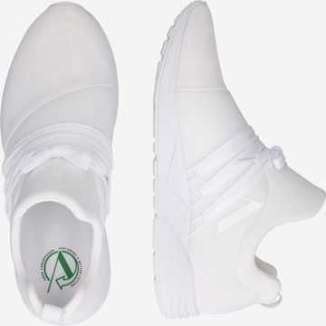 Slip on 'Raven' ARKK Copenhagen en blanc