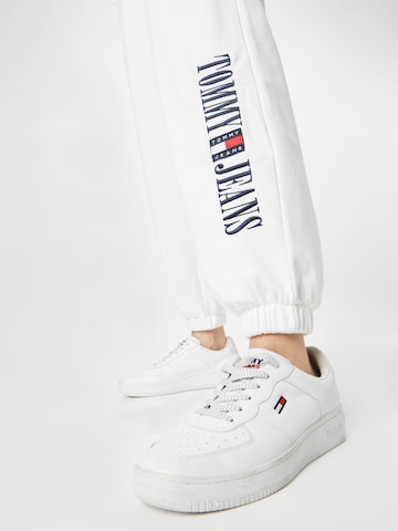 Tommy Jeans Tapered Hose in Weiß