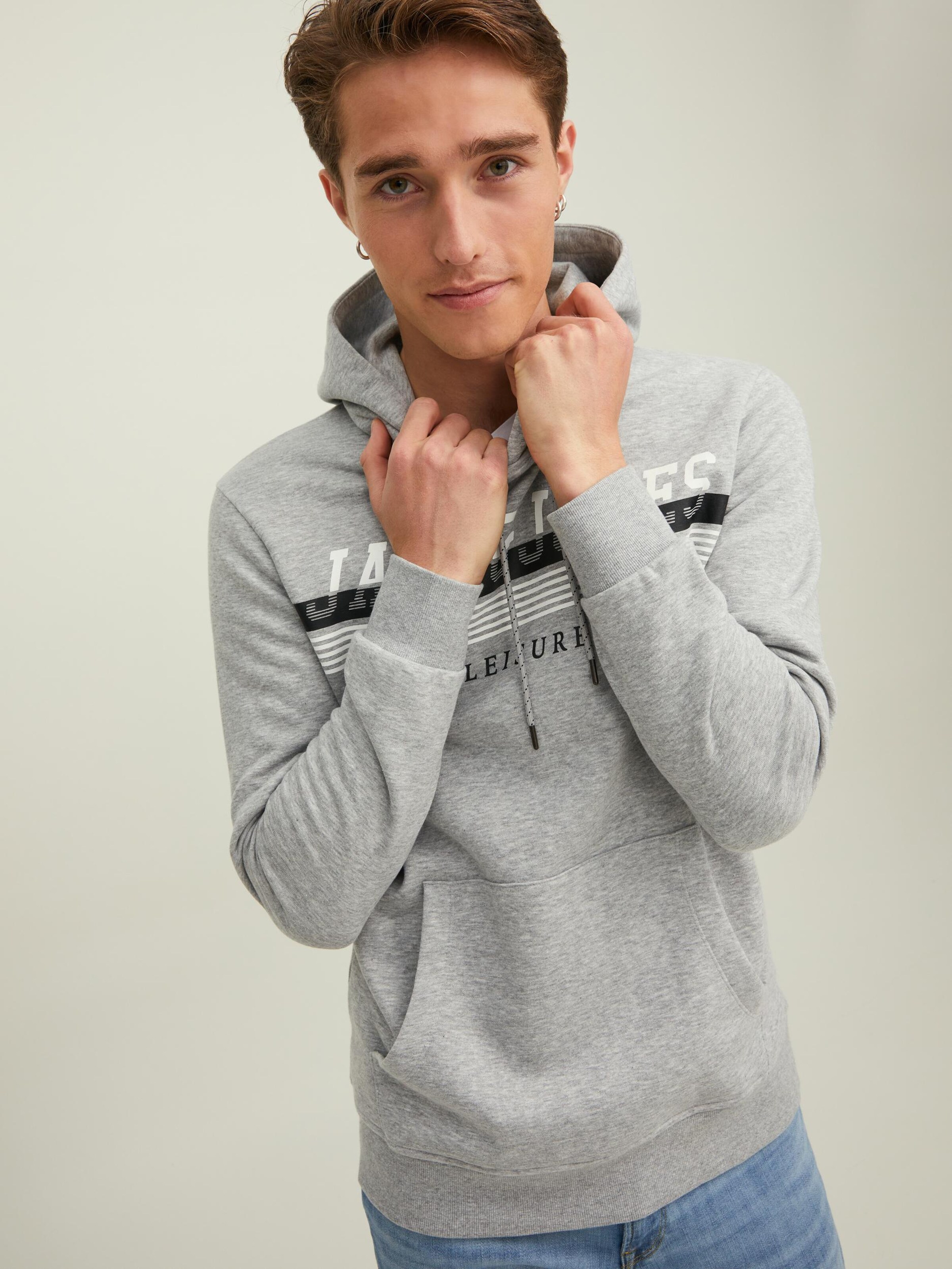 Männer Sweat JACK & JONES Sweatshirt 'IRON' in Hellgrau - MZ24390 Männer Sweat JACK & JONES Sweatshirt 'IRON' in Hellgrau - MZ24390