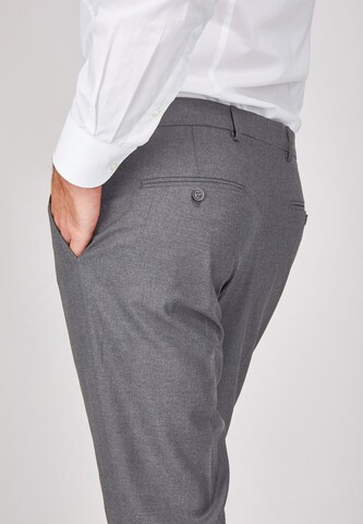 Coupe slim Pantalon à plis Steffen Klein en gris