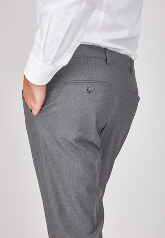 Coupe slim Pantalon à plis Steffen Klein en gris