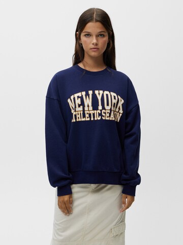 Pull&Bear Sweatshirt in Blue: front