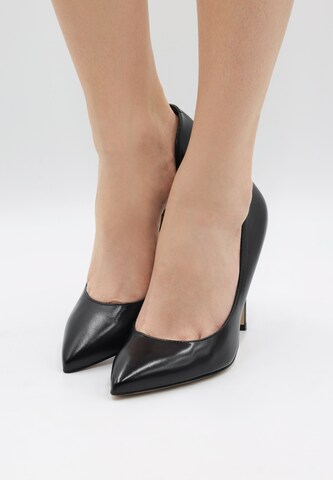 RISA Pumps in Black