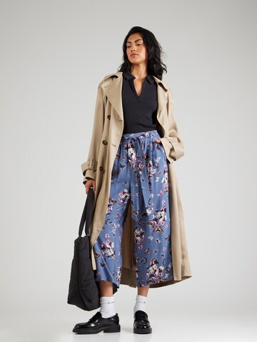 ONLY - Pierna ancha Pantalón plisado 'ONLELISABETH' en azul