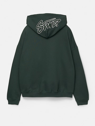 Pull&Bear Sweatshirt 'STWD' in Green