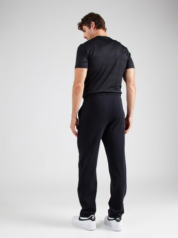 Tapered Pantaloni 'Club' di Nike Sportswear in nero