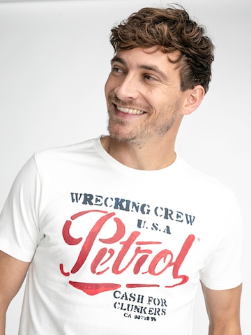 T-Shirt 'Classic' Petrol Industries en blanc