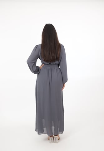Elara Kleid in Grau