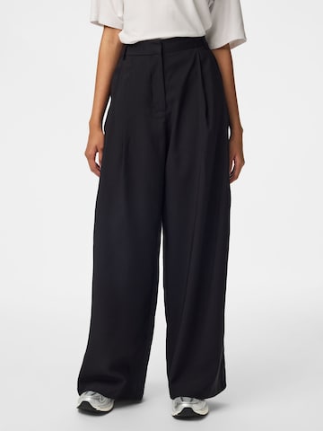 PIECES Wide Leg Bukser med lægfolder 'PCCARLA' i sort: forside