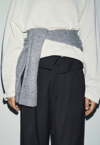 Wide leg Pantaloni cutați de la Pull&Bear pe negru
