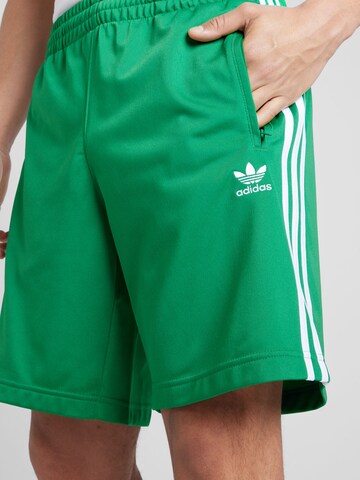 ADIDAS ORIGINALS - Regular Calças em verde