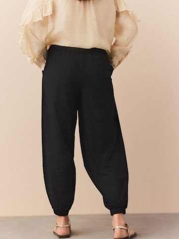 Next Tapered Broek in Zwart