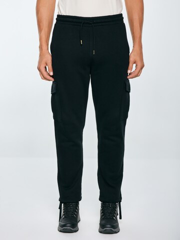BIG STAR Tapered Cargobroek in Zwart: voorkant