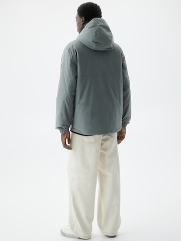 Pull&Bear Kurtka zimowa w kolorze szary