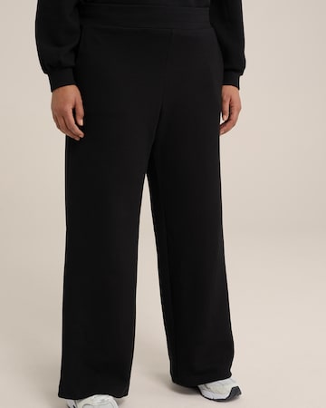 Flared Pantaloni di WE Fashion in nero: frontale