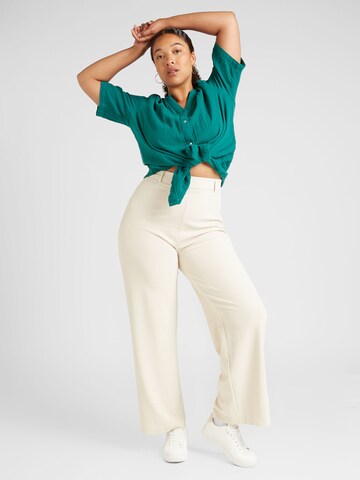 Camicia da donna 'CARThyra' di ONLY Carmakoma in verde