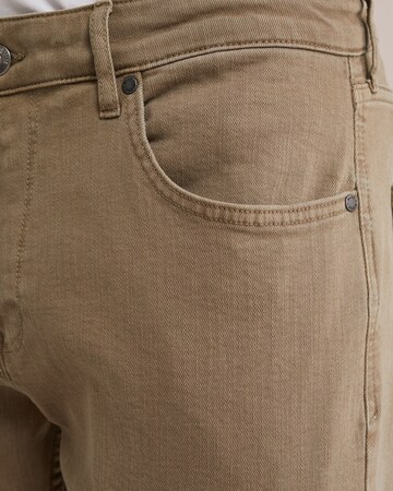 WE Fashion Regular Jeans in Brown