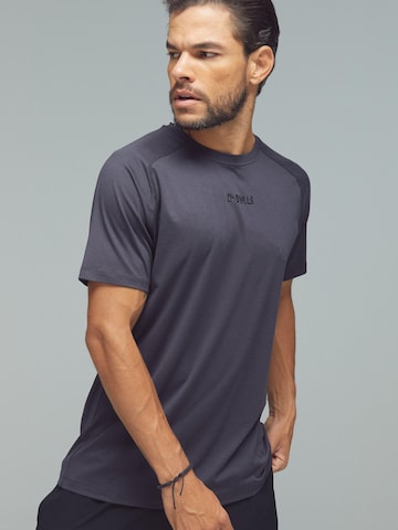 DRILLS Apparel Performance Shirt in Grey