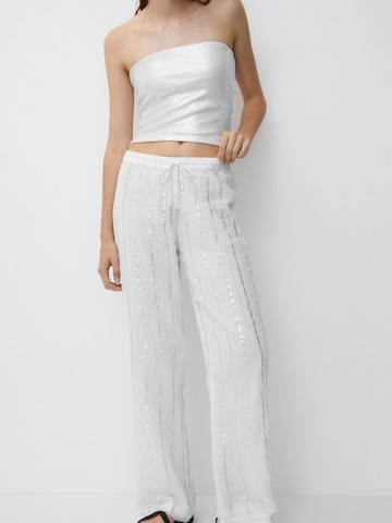 Loosefit Pantaloni de la Pull&Bear pe alb: față