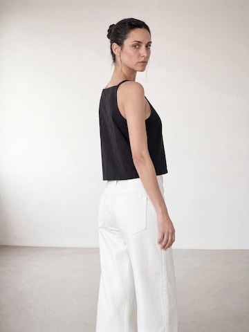ARMIE Top 'The Emma Cropped Square Neck Top' in Zwart