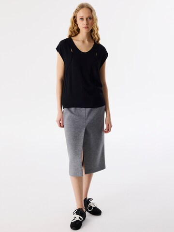 Twist Shirt in Black