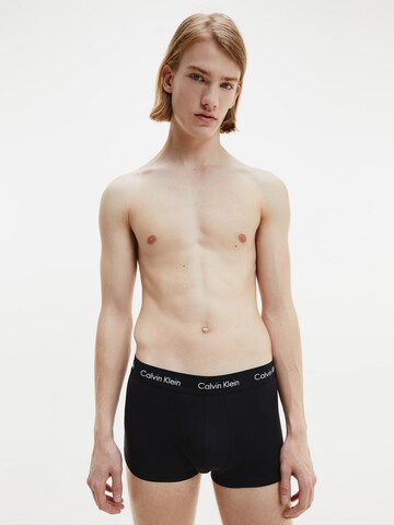 Boxeri de la Calvin Klein Underwear pe negru: față