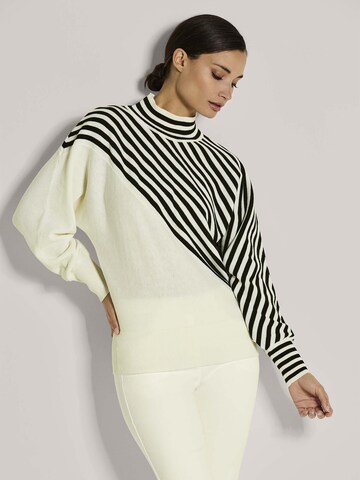 MADELEINE Pullover in Weiß: Vorderseite