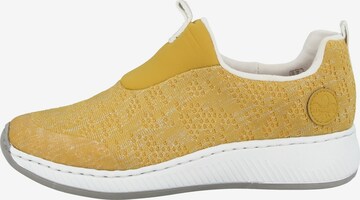 Scarpa slip-on di Rieker in giallo