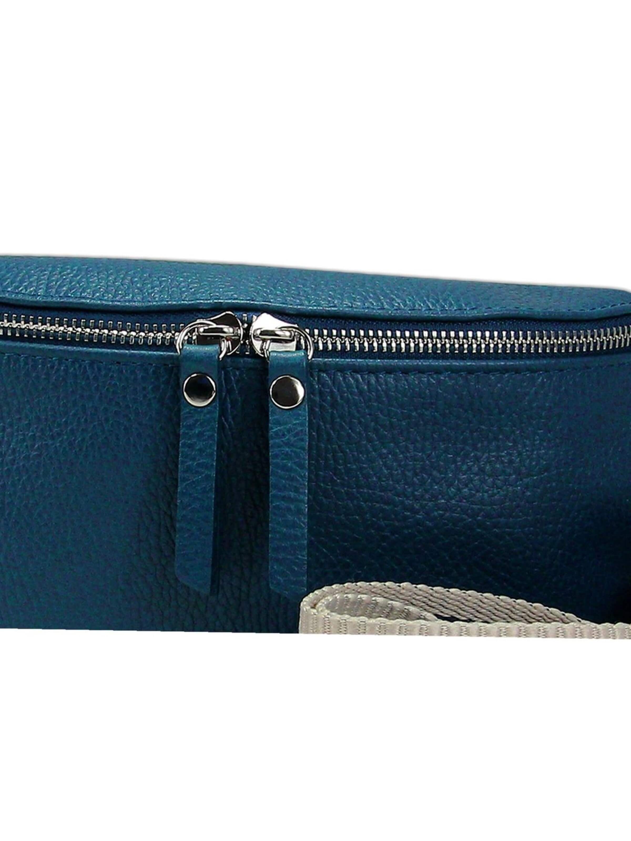 Florence Heuptas in Blauw