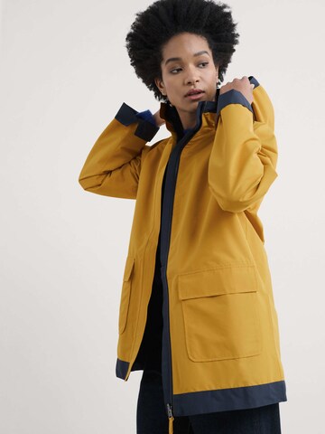 Cappotto di mezza stagione 'The Reversible' di Seasalt Cornwall in giallo