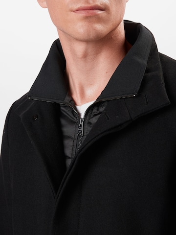 Matinique Regular fit Ανοιξιάτικο και φθινοπωρινό παλτό 'Harvey' σε μαύρο