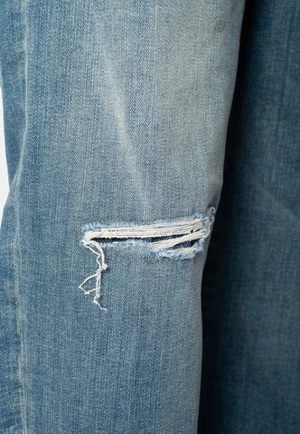 Regular Jean 'YOANA' Elias Rumelis en bleu