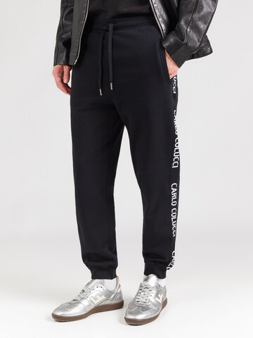 Carlo Colucci Tapered Παντελόνι σε μαύρο: μπροστά