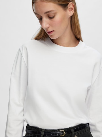 T-shirt 'Essential' SELECTED FEMME en blanc