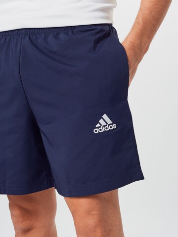 mėlyna ADIDAS SPORTSWEAR Standartinis Sportinės kelnės 'Aeroready Essentials Chelsea Small Logo'