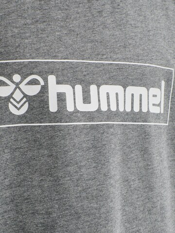 Tricou funcțional de la Hummel pe gri