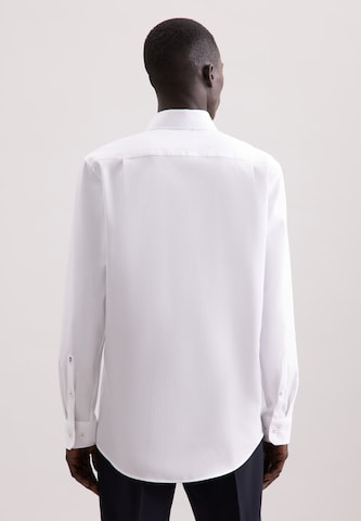 Coupe slim Chemise business 'Schwarze Rose' SEIDENSTICKER en blanc