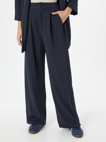 Sublevel Wide leg Pleat-Front Pants in Blue: front