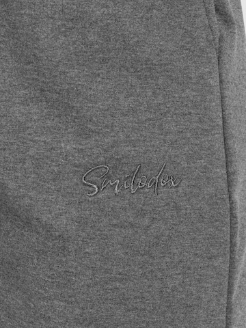 Smilodox Loosefit Sportbroek ' Nurya ' in Grijs