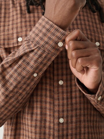 Next Regular fit Skjorta i brun